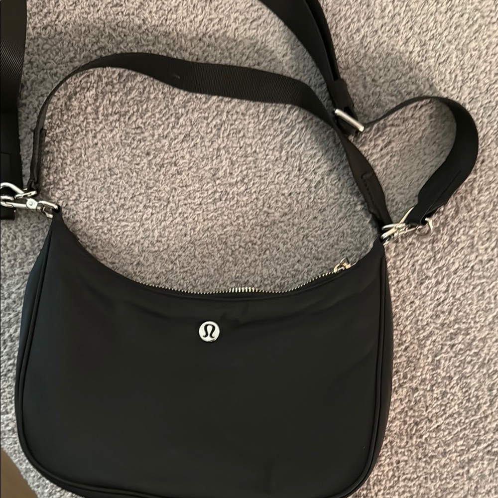 lululemon athletica prada look alike  Bag